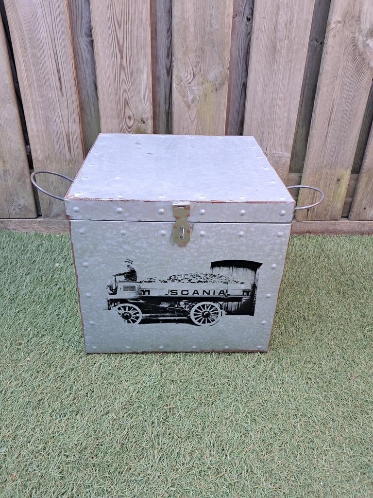 Metalen Scania kist €10,-, Ophalen, Minder dan 50 cm, Gebruikt, Minder dan 50 cm