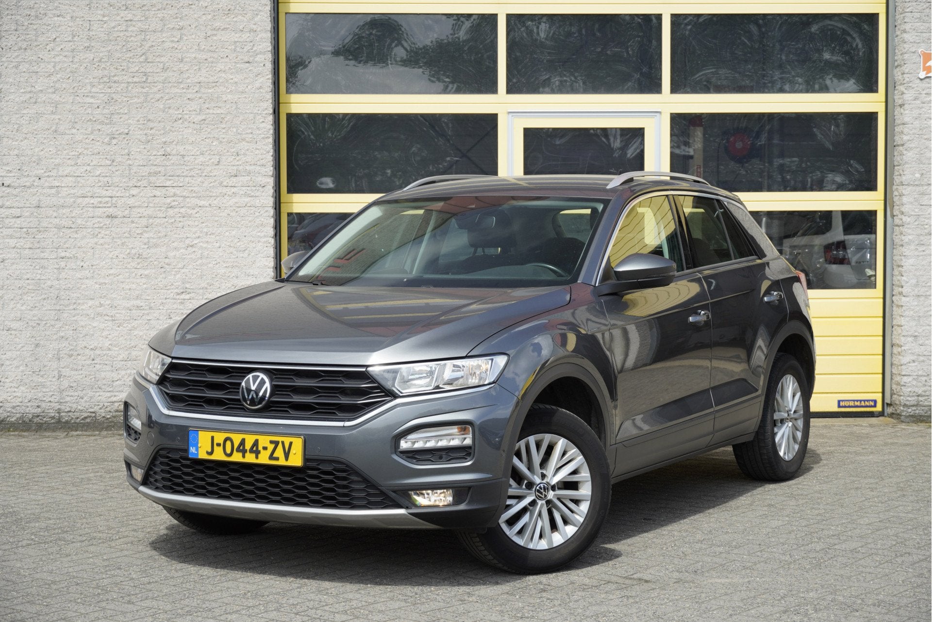 Volkswagen T-Roc 1.5 TSI 150PK! Automaat Style Business BJ20, Auto's, 1254 kg, Stof, 4 cilinders, 150 pk