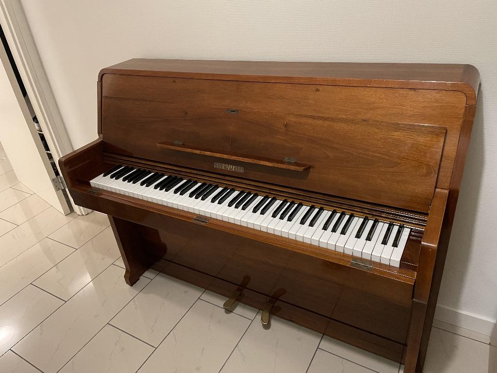 Giving away a piano, Ophalen, Gebruikt, Bruin, Piano