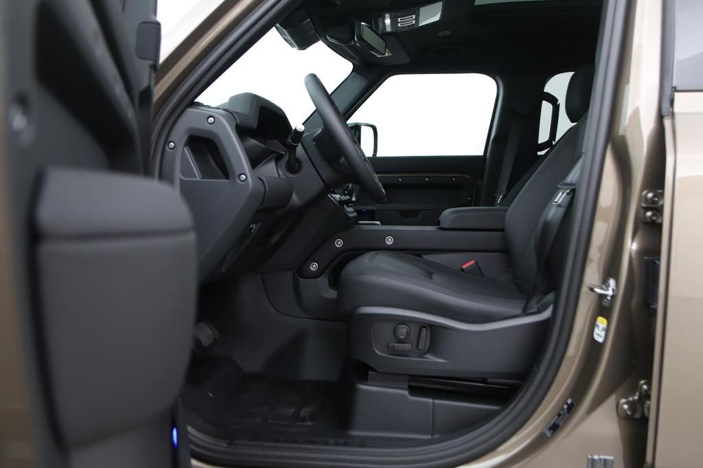 Land Rover Defender P300e 110 X-Dynamic SE | FACELIFT | ACC, Auto's, Land Rover, Automaat, Gebruikt, 4 cilinders, Bruin