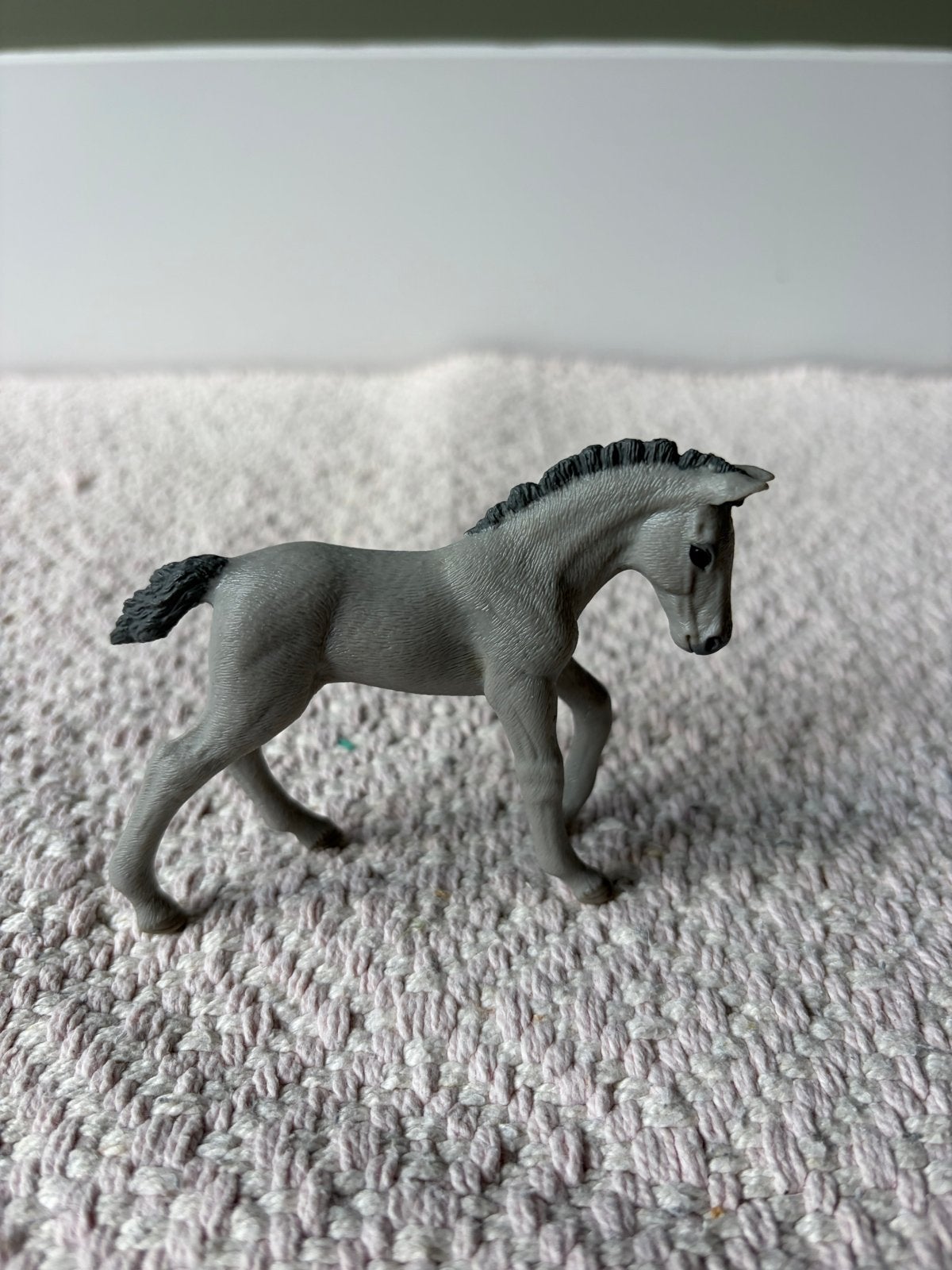 Schleich paardje veulen grijs speelgoed, Ophalen of Verzenden, Zo goed als nieuw