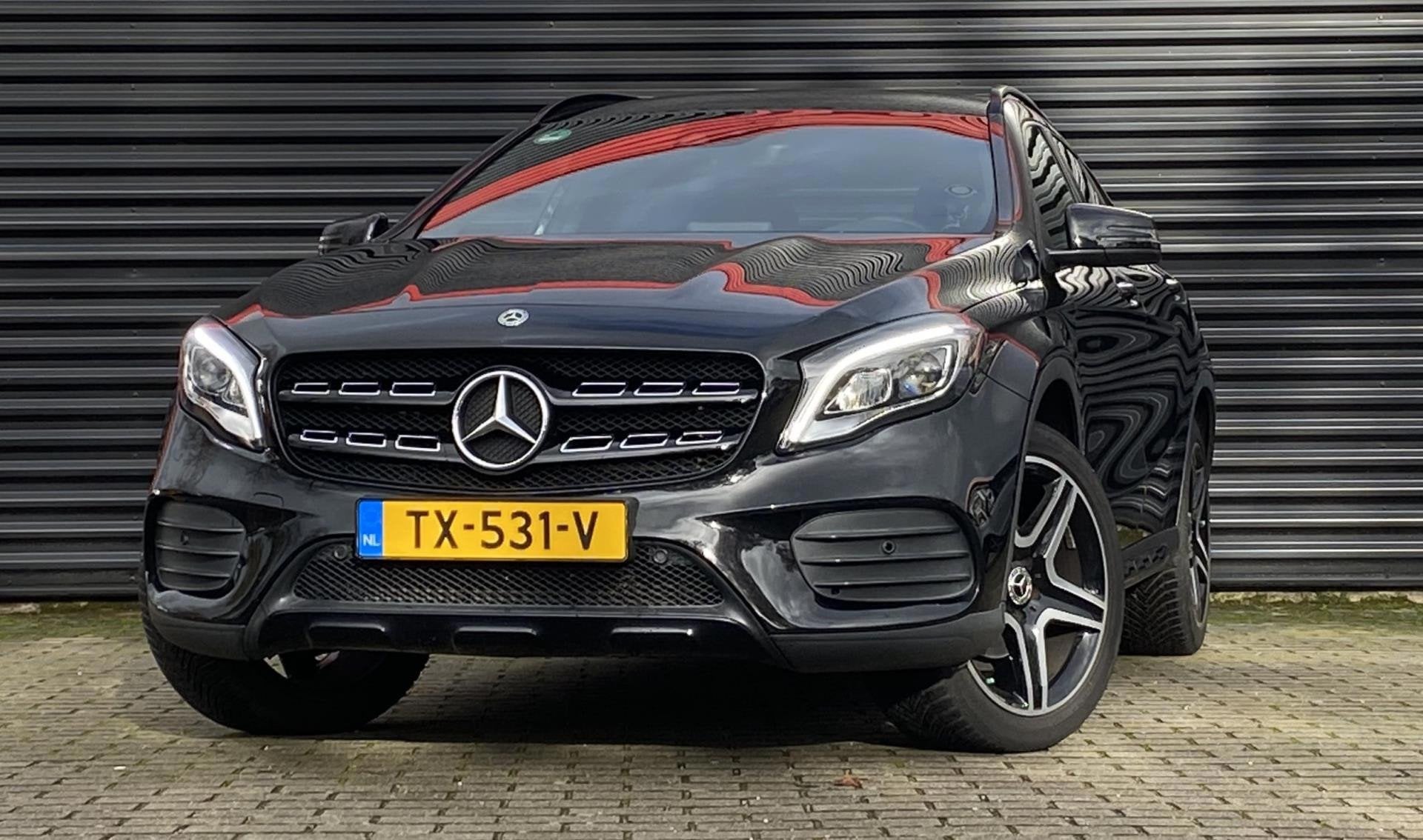 Mercedes-Benz GLA-klasse 200 Premium | AMG Line | Automaat |, Auto's, Dealer onderhouden, 15 km/l, Gebruikt, 715 kg