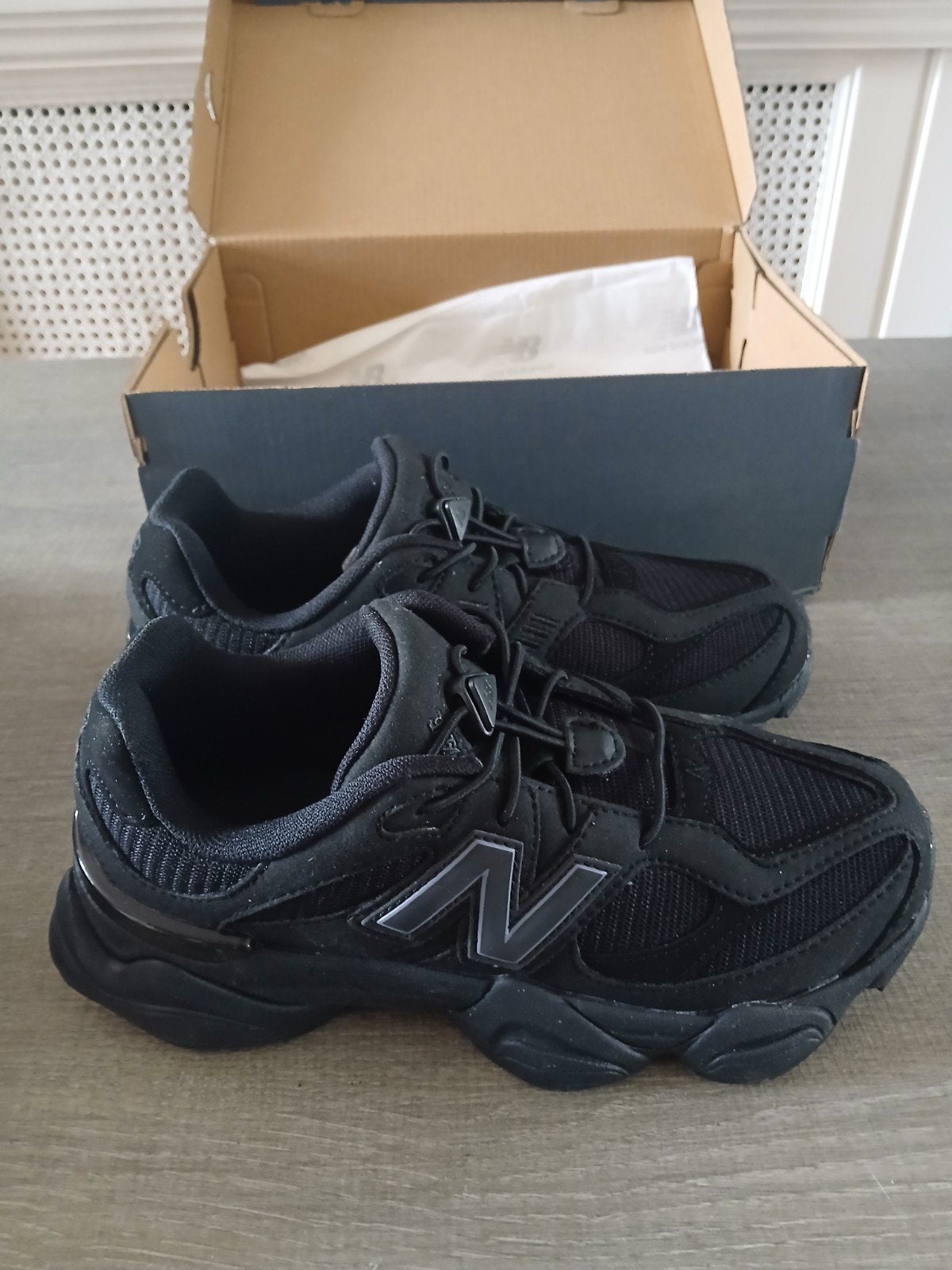 new balance 9060 maat 35 back to school., Schoenen, Nieuw, Ophalen of Verzenden, New Balance