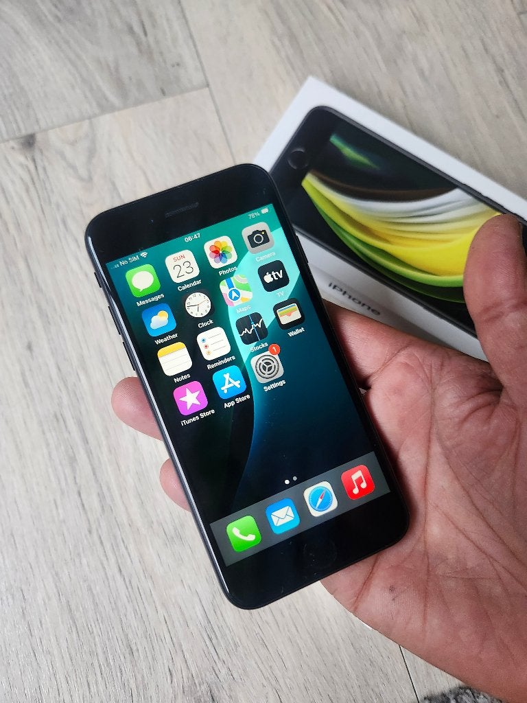 Apple iPhone SE 2nd Gen 64GB/100% Nieuwe staat+doos, Telecommunicatie, Mobiele telefoons | Apple iPhone, Zwart, Ophalen of Verzenden