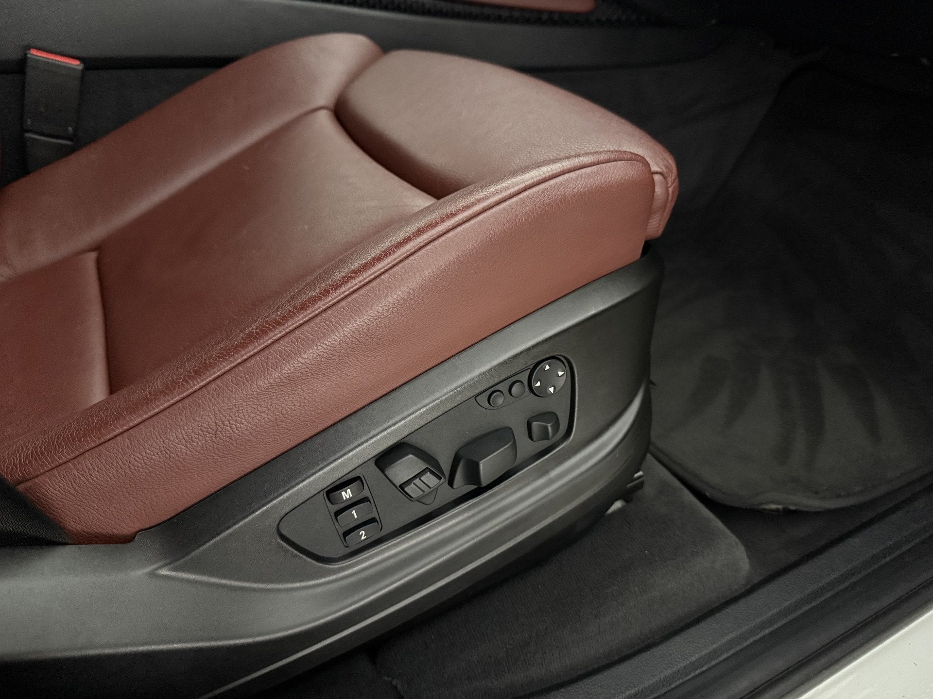 Foto 29 van BMW X6 xDrive High Executive 408PK | Youngtimer | Camera | M