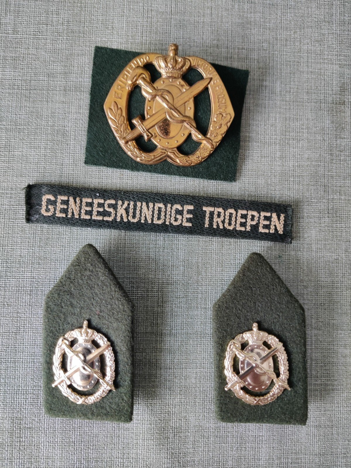 Set geneeskundige troepen, Verzamelen, Verzenden, Zo goed als nieuw, Overige onderwerpen
