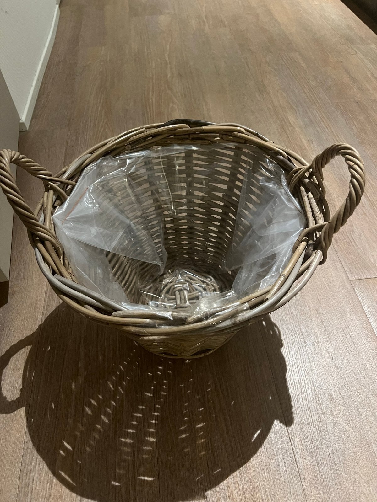 Rotan bloempot met handvatten, Ophalen, Overige materialen, Rond, Zo goed als nieuw