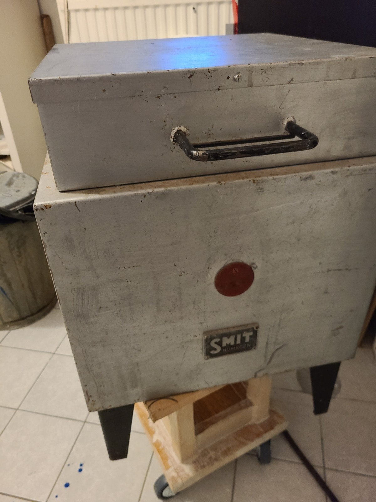 Keramiekoven werkend, Ophalen