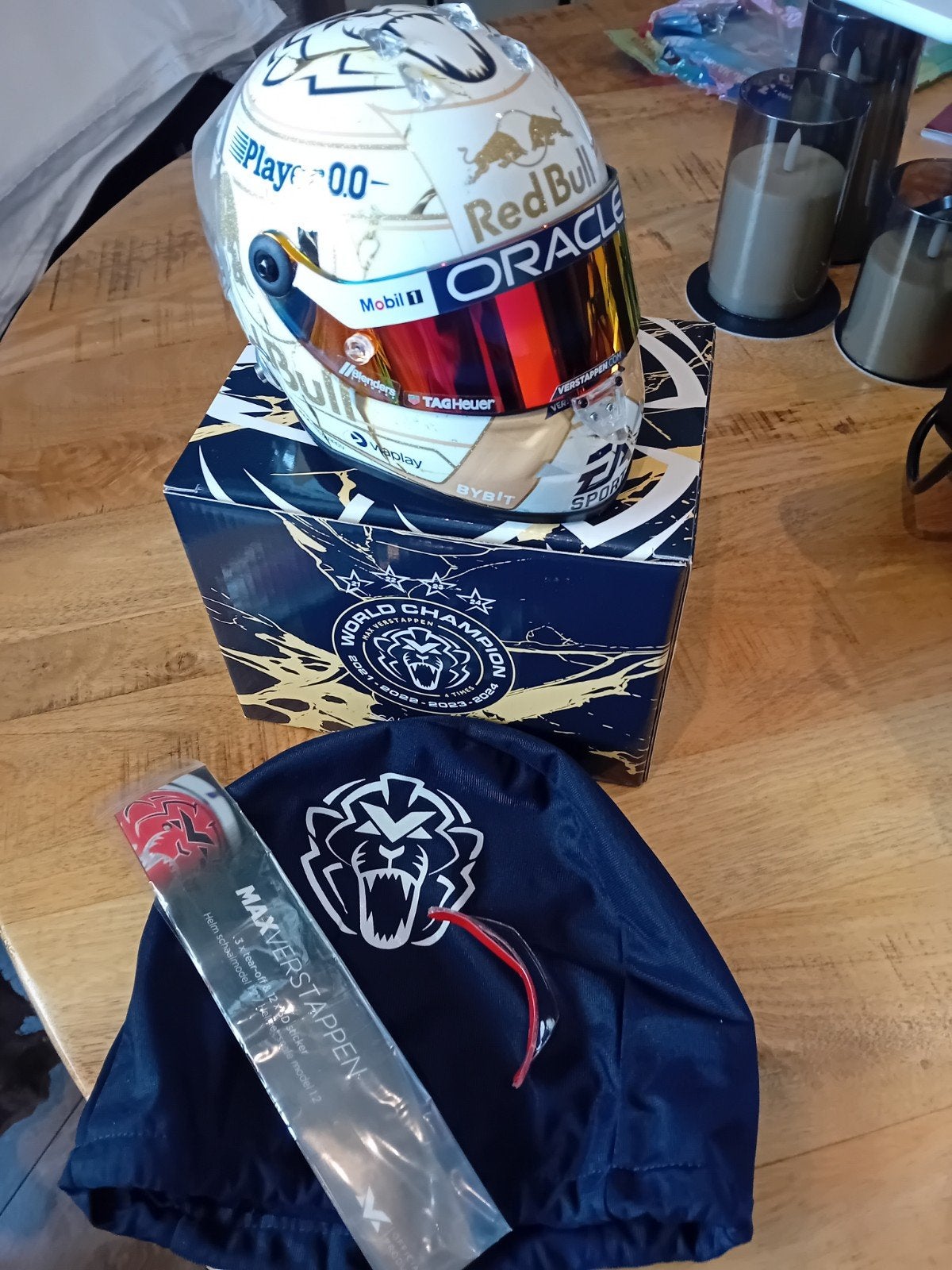 max Verstappen 1/2 world champion helm 2024, Ophalen of Verzenden, Zo goed als nieuw, Formule 1
