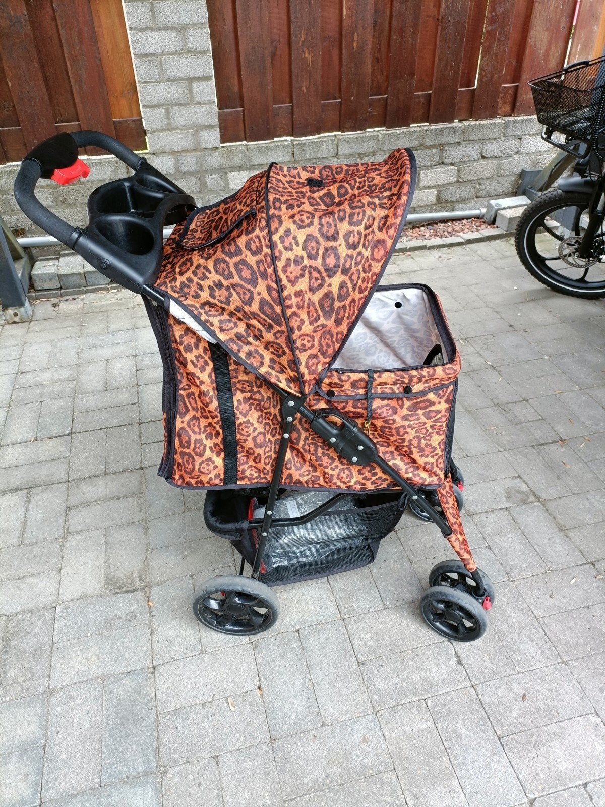Honden buggy tot 15 kilo .. gratis voerbakjes, Dieren en Toebehoren, Ophalen