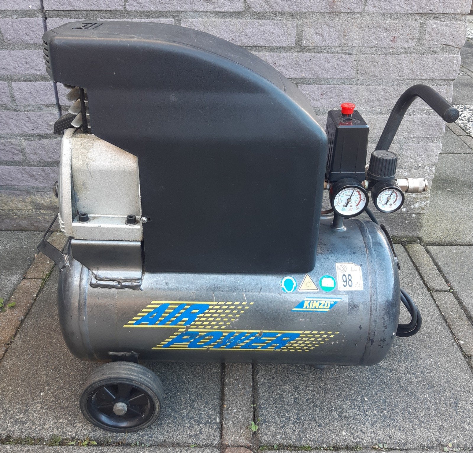 Compressor 8 Bar met 25 liter tank werkend te zien, Doe-het-zelf en Verbouw, Ophalen, 6 tot 10 bar, Zo goed als nieuw, 25 tot 100 liter