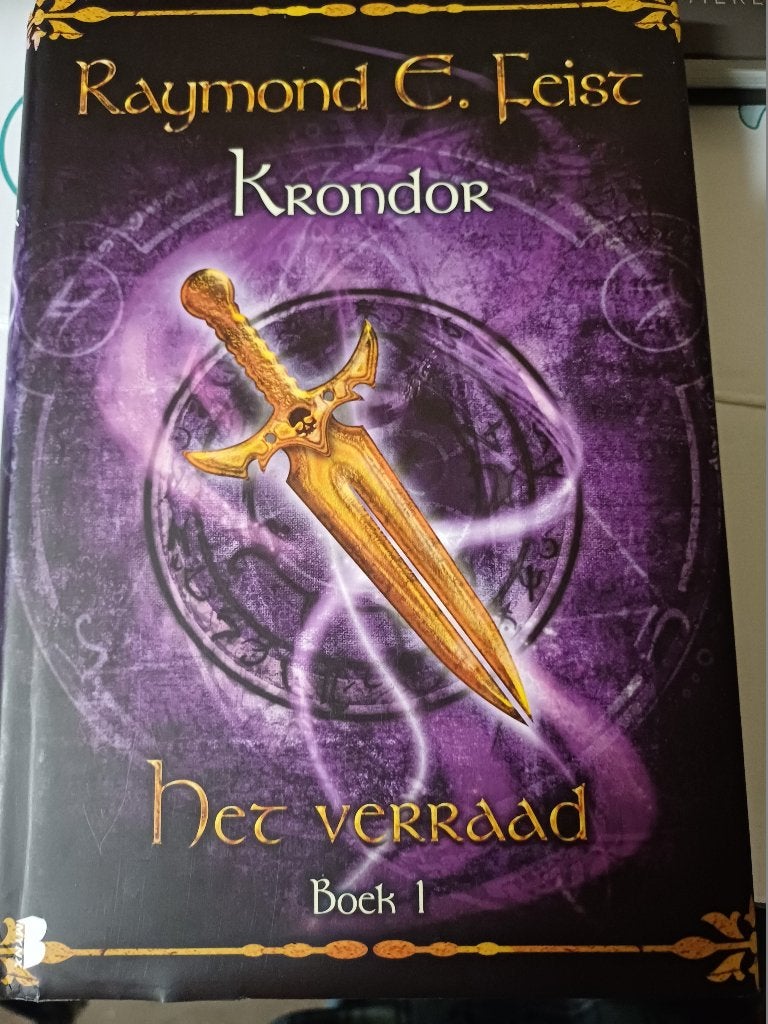 Raymond Feist:het verraad.hardcover paars.9789022555033., Ophalen, Gelezen, Raymond E. Feist