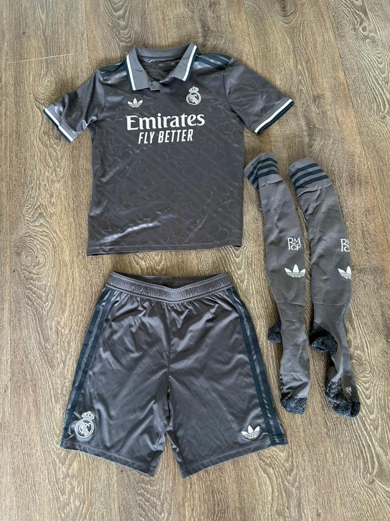 Origineel tenue Real Madrid mt 164, Maat XS of kleiner, Ophalen of Verzenden, Zo goed als nieuw, Shirt