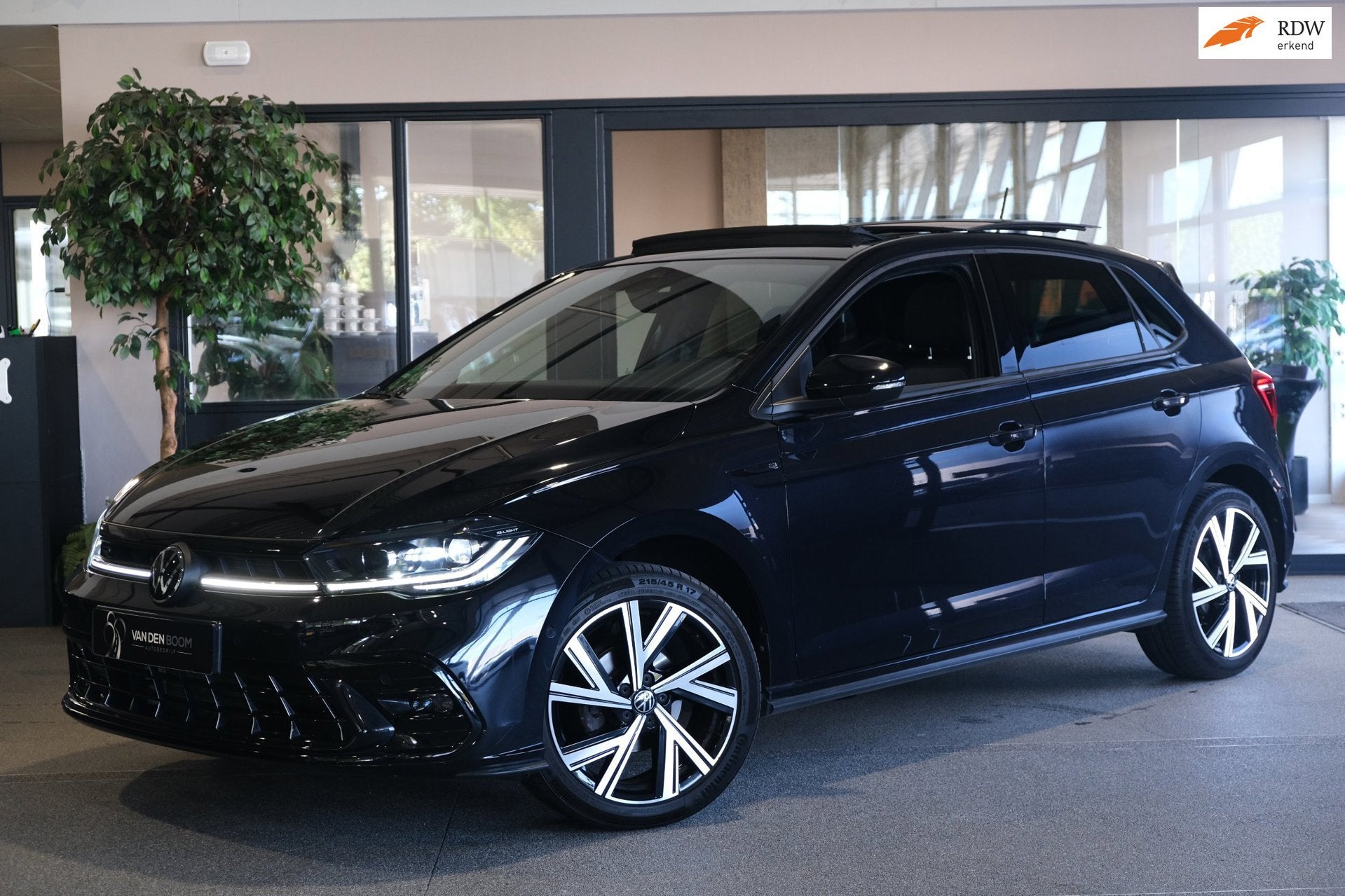 Volkswagen Polo 1.0 TSI R-Line DSG Pano Navi Led Virtual Pdc, Dealer onderhouden, Gebruikt, Parkeerassistent, 95 pk