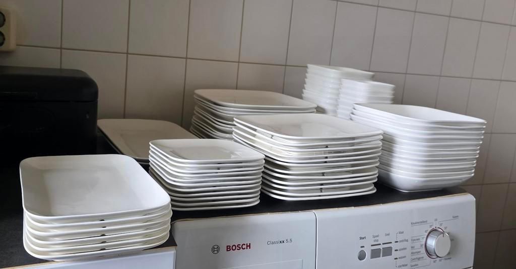 Uitgebreide bordenset voor 12 personen - Wit, vierkant, Ophalen, Gebruikt, Keramiek, Bord(en)