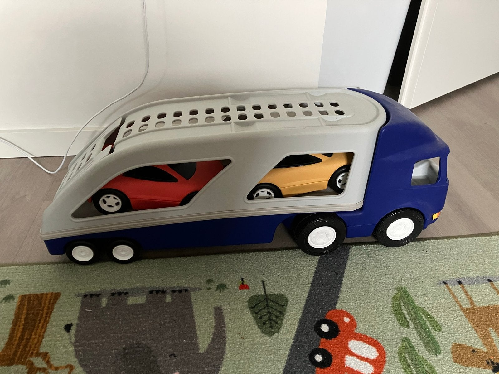 Speelgoed autotransporter met twee auto's, Kinderen en Baby's, Ophalen, Gebruikt