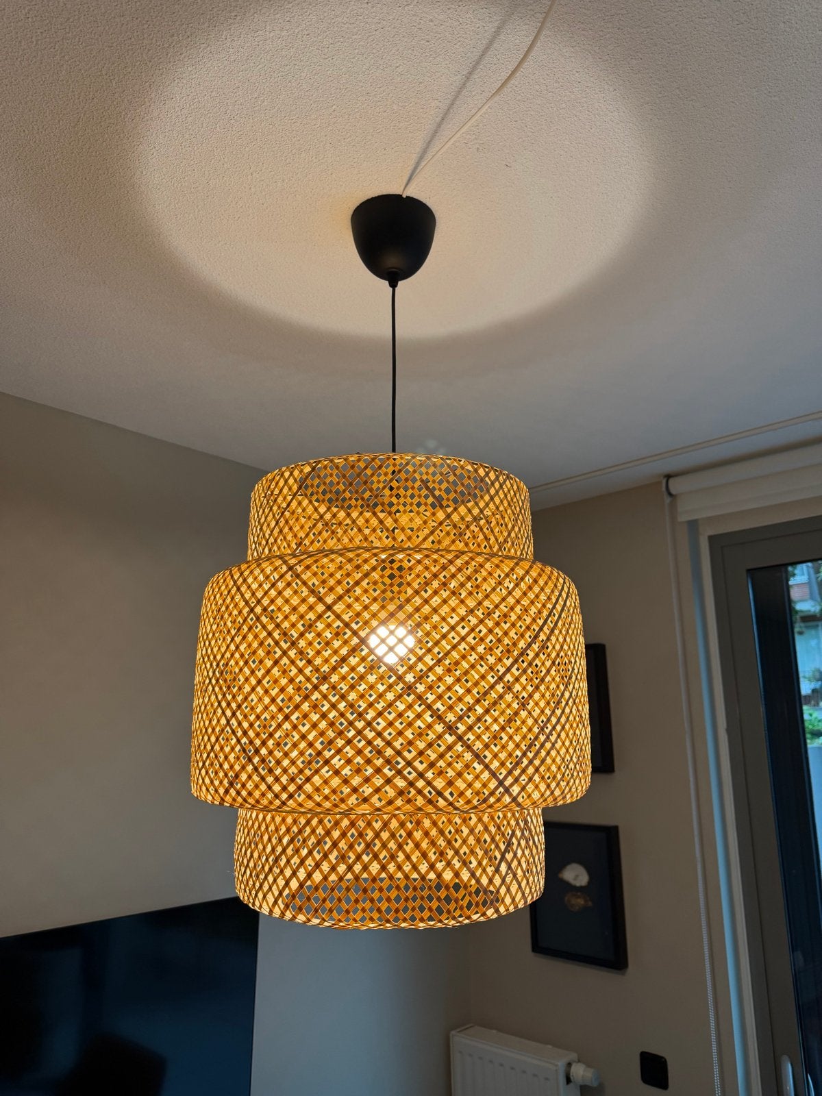 Stijlvolle bamboe rotan hanglamp groot Ikea sinnerlig, Ophalen, Zo goed als nieuw, Natuurlijk materiaal, E27 (groot)