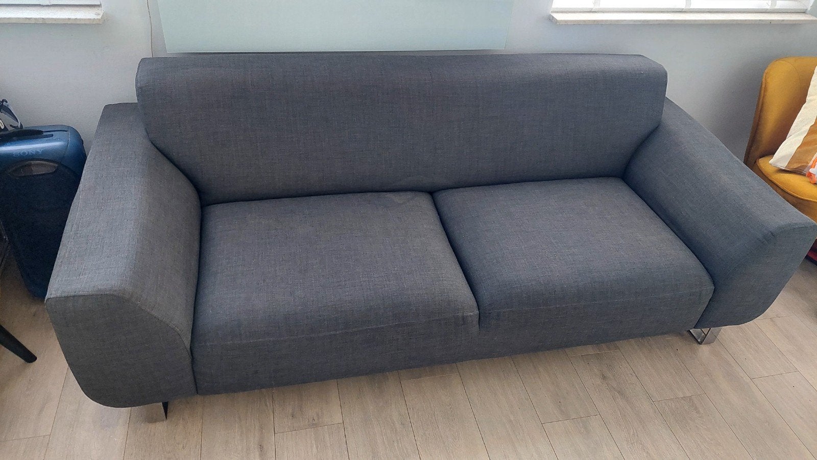 Gratis af te halen: goed uitziende Bank, Gebruikt, Driepersoons, 75 tot 100 cm, Ophalen of Verzenden