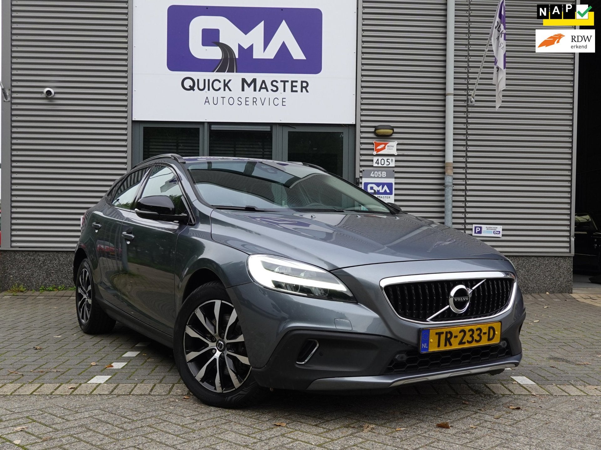 Volvo V40 Cross Country 1.5 T3 Dynamic Edition, Auto's, Dealer onderhouden, Euro 6, 4 cilinders, 700 kg