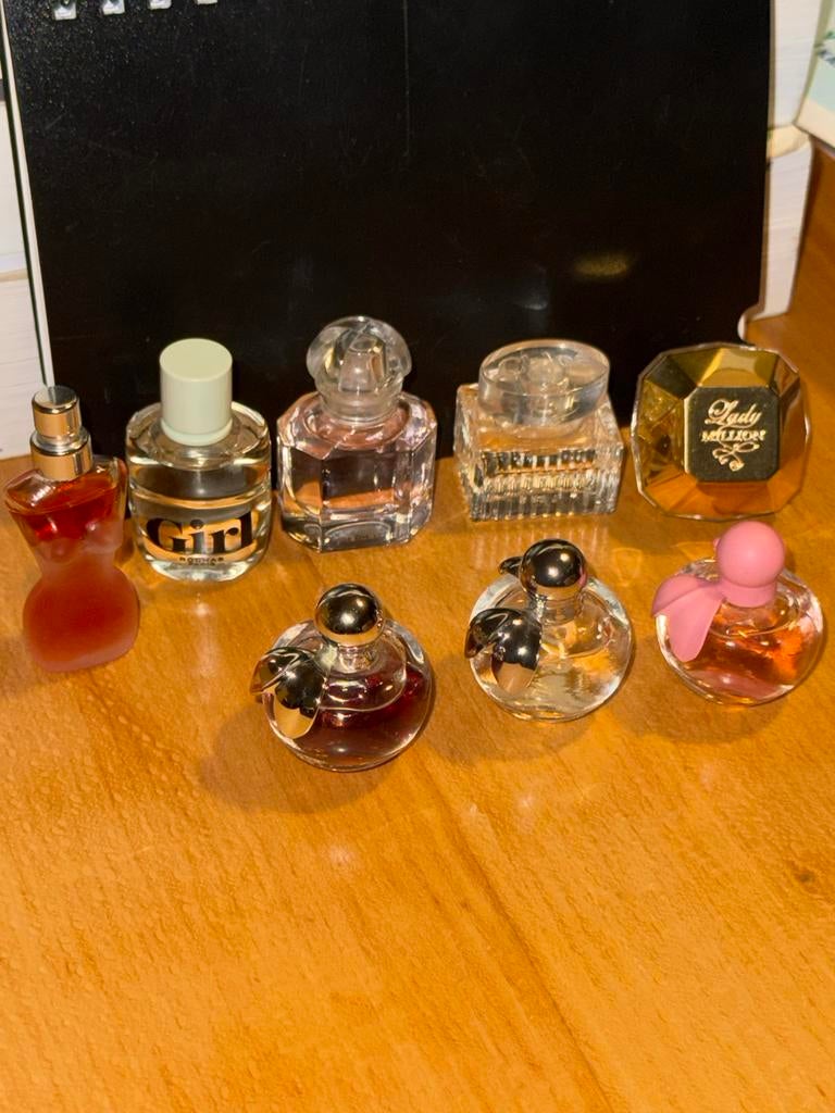Collectie miniatuur parfums - Allemaal nieuw, Ophalen of Verzenden, Zo goed als nieuw, Miniatuur