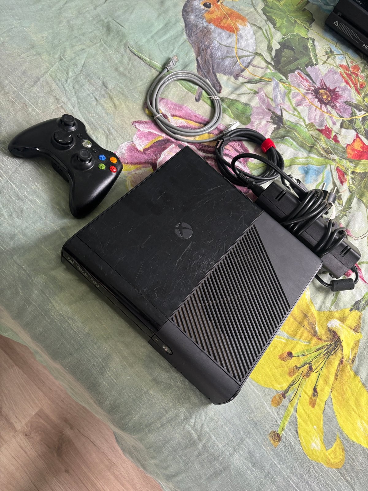 Xbox 360 E (New Slim) 250GB Controller, 360 E, Ophalen of Verzenden, Zo goed als nieuw, Met 1 controller