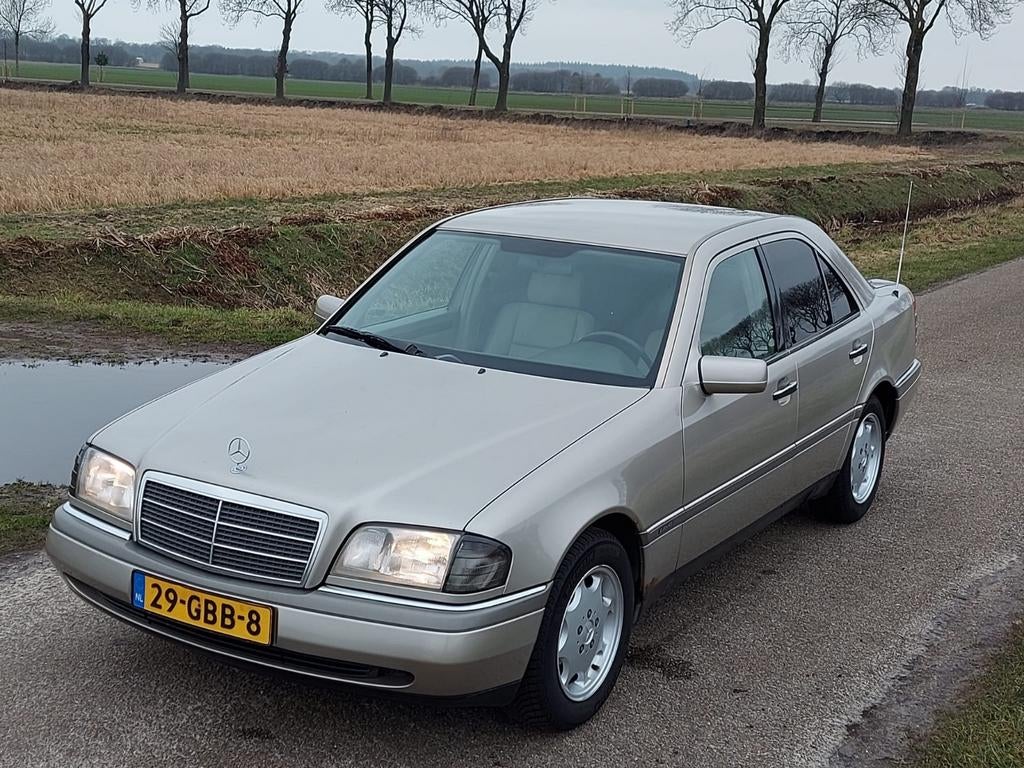Mercedes C180 1993 APK tot 11-12-2027! LEDEREN BEKLEDING!, Achterwielaandrijving, Beige, 4 cilinders, 1799 cc