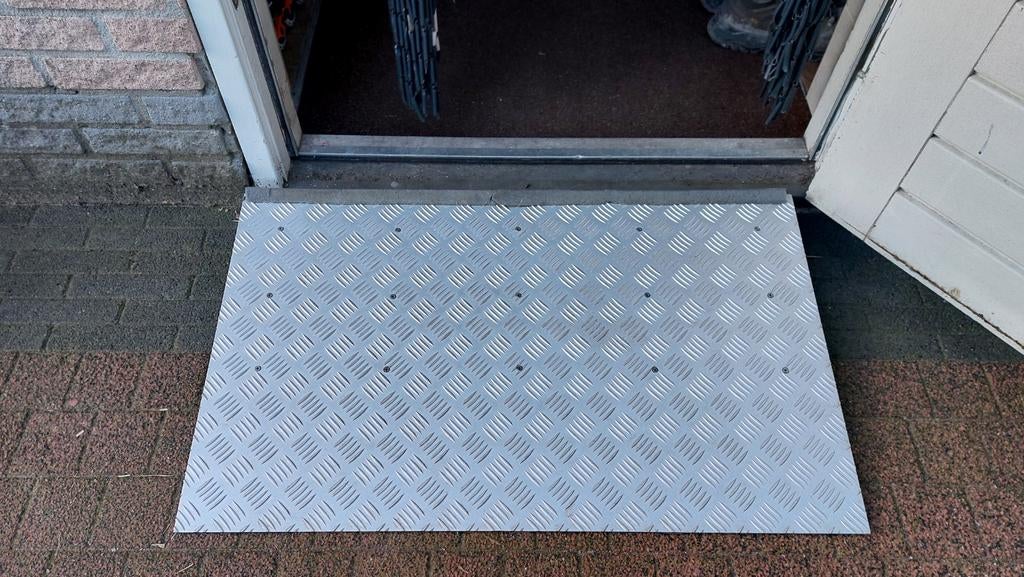 Aluminium oprijplaat voor b.v een rolstoel., Diversen, Rolstoelen, Ophalen, Elektrische rolstoel