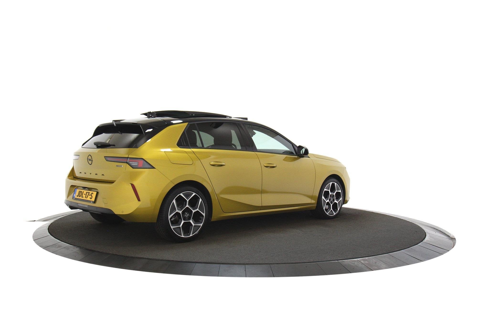 Opel Astra 1.6 Hybrid 180 pk Ultimate Pano Afneembare trekha, 77 km/l, Gebruikt, Bedrijf, Hybride Elektrisch/Benzine