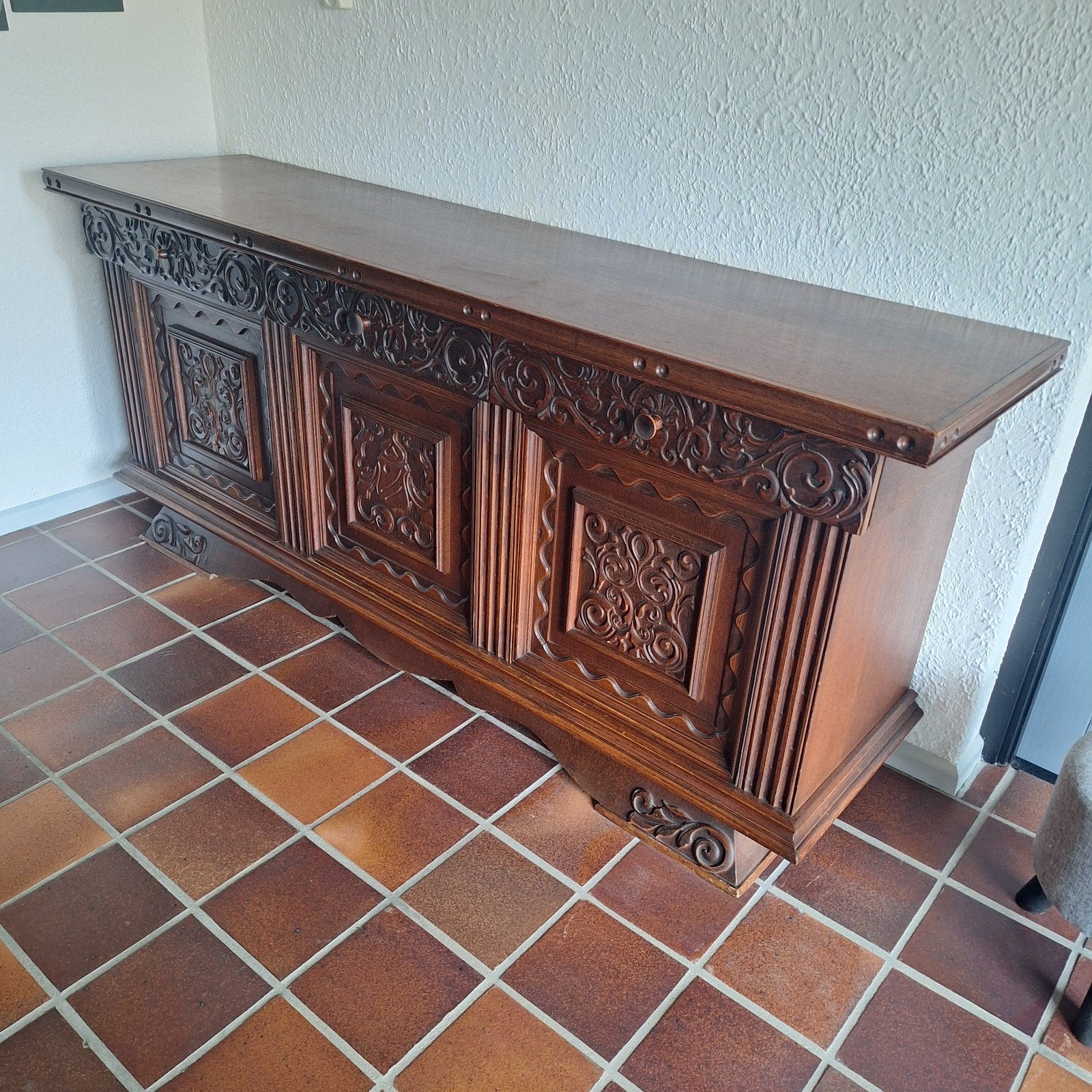 Antiek gesneden dressoir van donker hout, Antiek en Kunst, Ophalen
