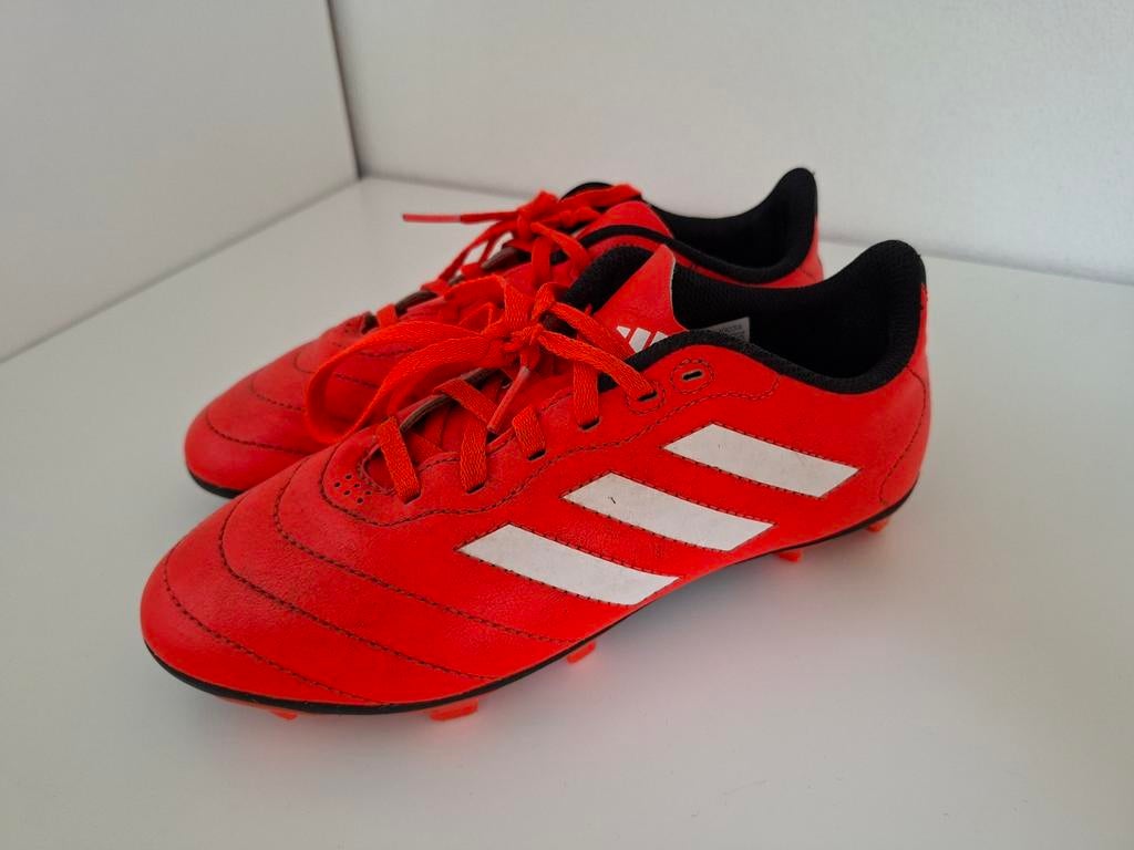Voetbalschoenen adidas maat 35,5, Ophalen, Gebruikt, Schoenen