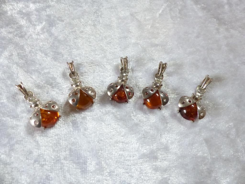 Mooie Kleine Fijne Zilveren Lieveheersbeestjes met Barnsteen, Verzenden, Zilver, Hanger, Met edelsteen