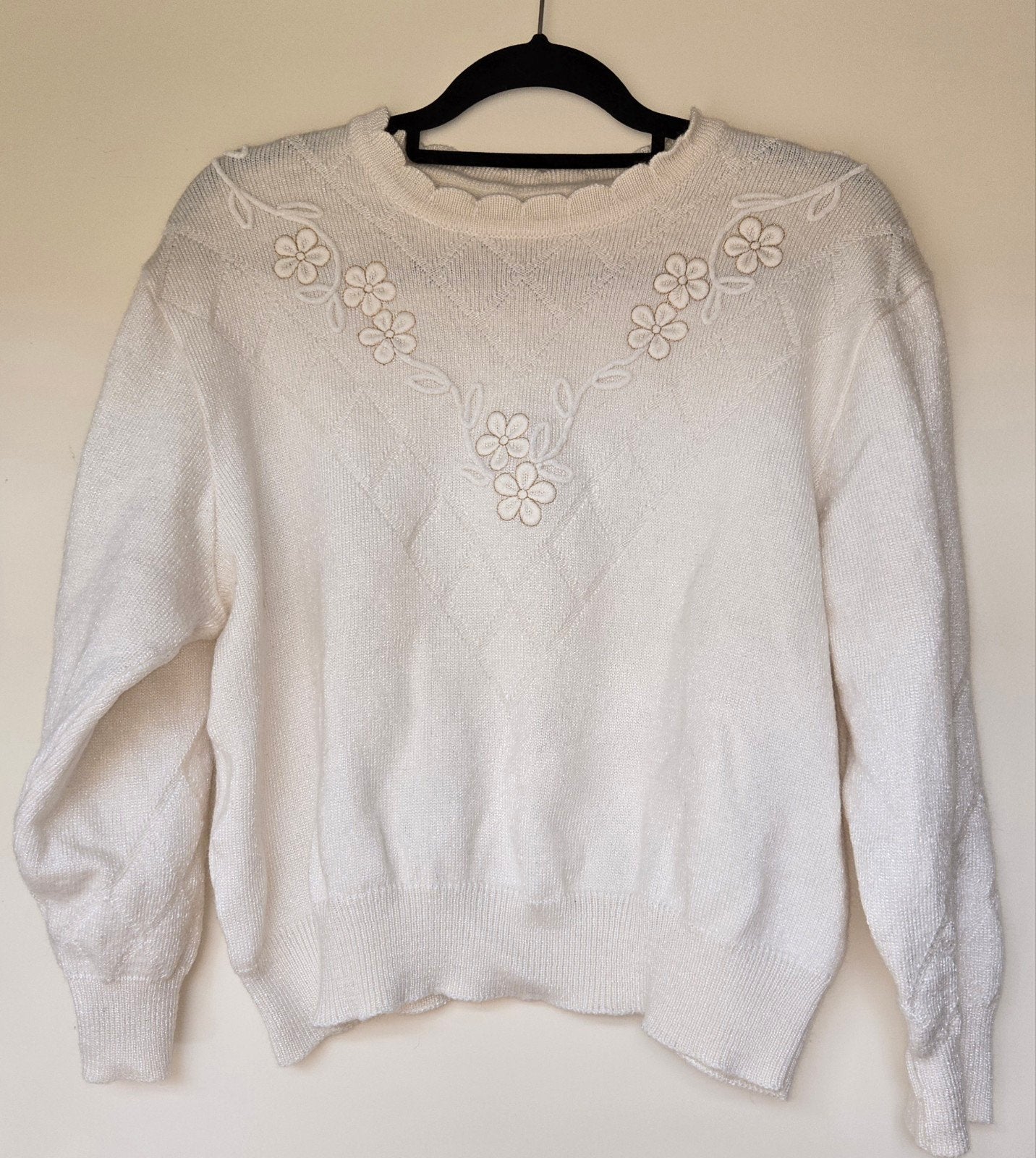 Vintage Witte Trui met Geborduurde Bloemen, Kleding | Dames, Ophalen of Verzenden, Zo goed als nieuw, Maat 38/40 (M), Wit