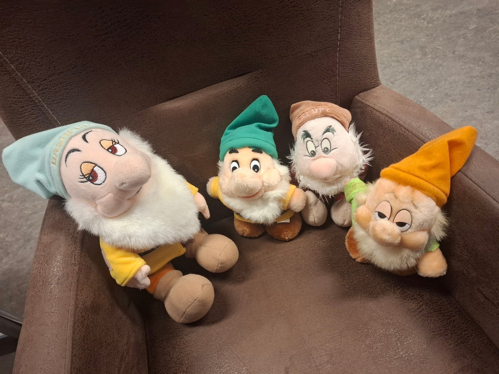 Set van 4 Disney Sneeuwwitje Dwergen Knuffels, Disney, Overige typen, Ophalen of Verzenden, Middelgroot (20 tot 80 cm)