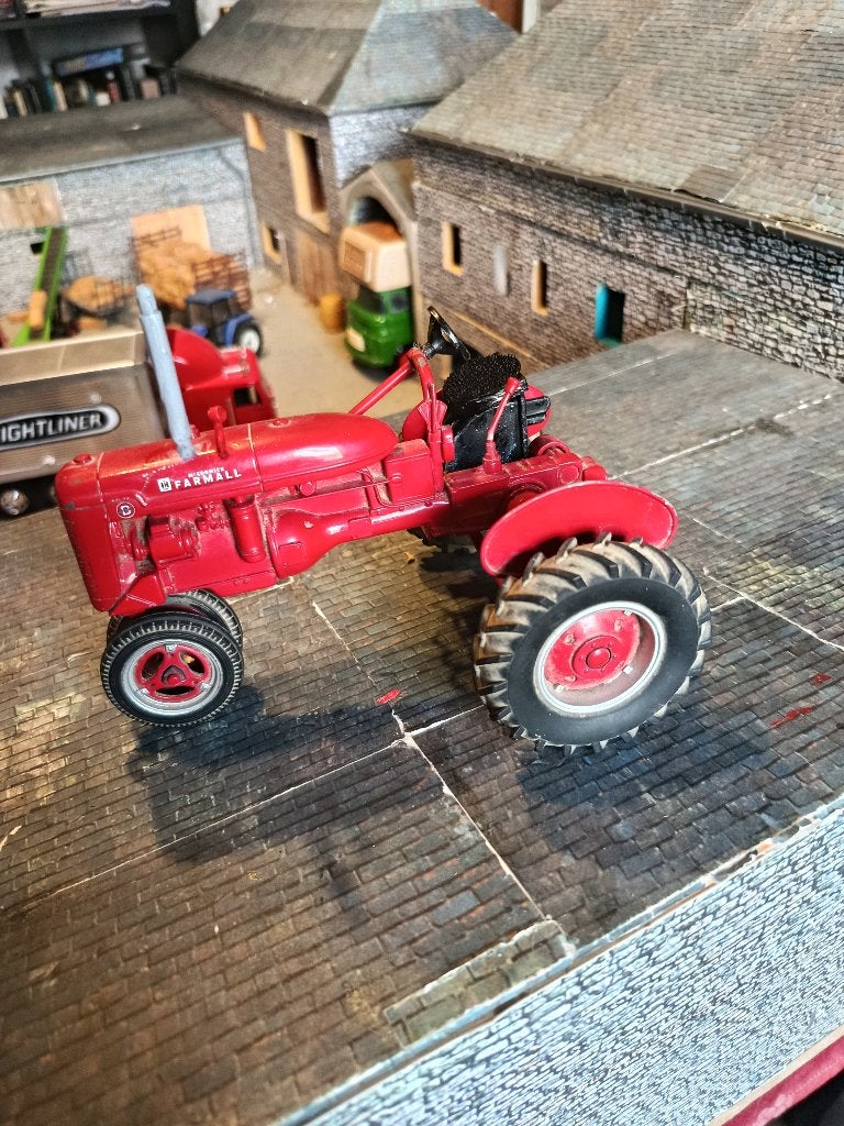 Farmall B Ertl-tractor uit 1990, Ophalen of Verzenden, Gebruikt, Tractor of Landbouw, ERTL