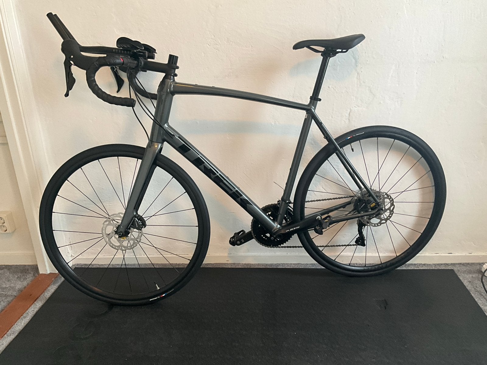 Trek Domane AL 5 racefiets - Zo goed als nieuw 61inch, Fietsen en Brommers, Fietsen | Heren | Sportfietsen en Toerfietsen, 28 inch