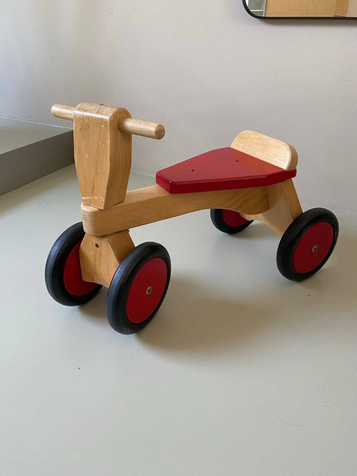 Pintoy houten loopfietsje - rood/hout, Ophalen, Gebruikt, Rij- of Hobbelspeelgoed