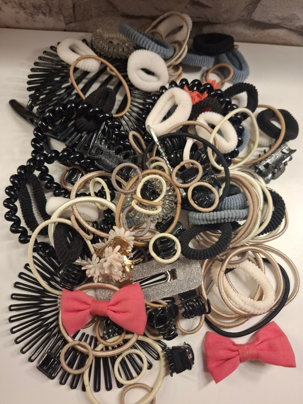 Grote collectie haaraccessoires: elastiekjes, speldjes, etc., Ophalen