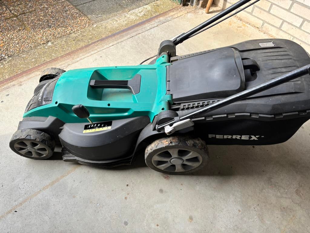 Grasmaaier, Tuin en Terras, Grasmaaiers, Ophalen of Verzenden, Gebruikt, Elektrische grasmaaier