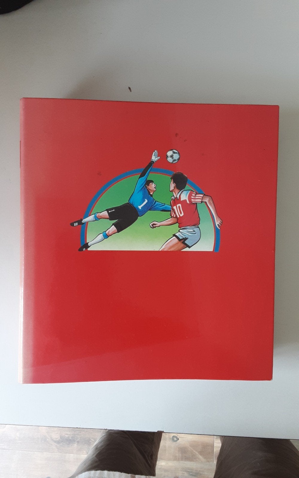 Voetbal naslagwerk in map, Ophalen of Verzenden, Gelezen, Onbekend, Balsport