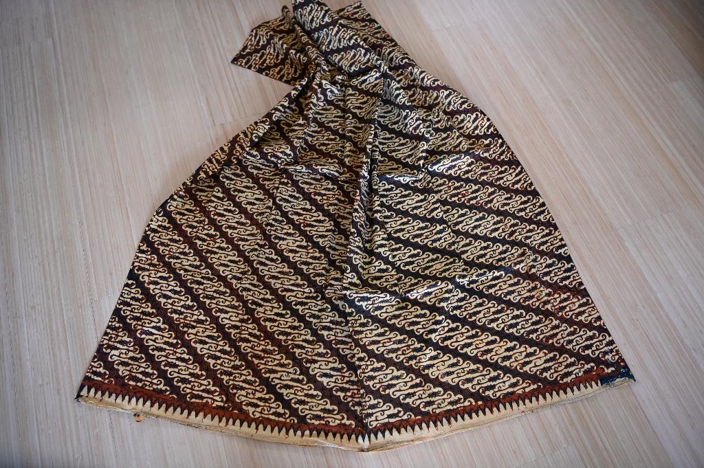 Batik Parang Rusak – Kain Panjang West-Java Indonesië Indie, Hobby en Vrije tijd, Stoffen en Lappen, Bruin, Ophalen of Verzenden