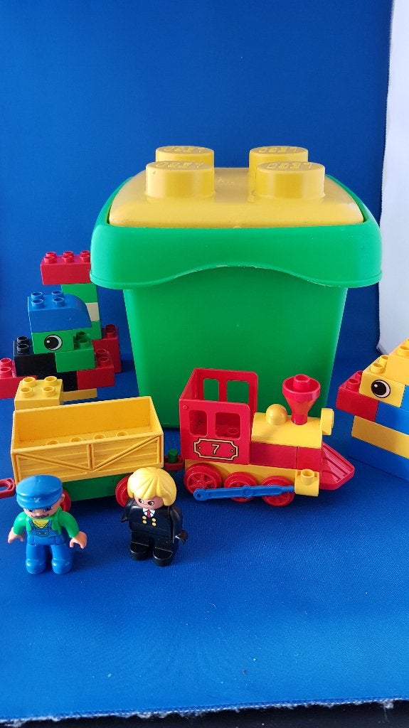 Setje Duplo in opbergdoos, onder andere treindelen. 7A8, Tweedehands verkoop, Tweedehands verkoop, Gebruikt, Ophalen of Verzenden