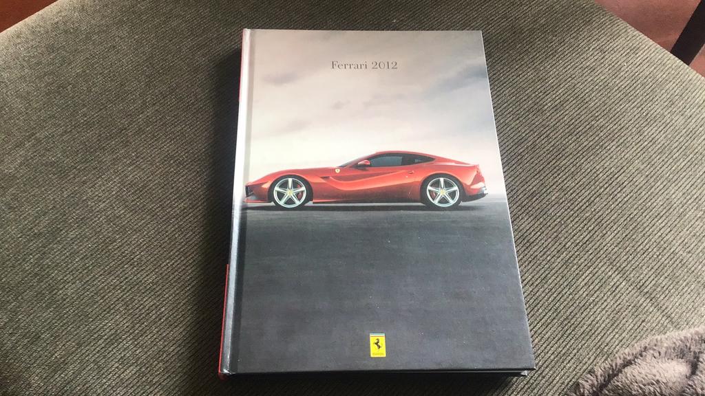 Ferrari yearbook 2012, Ophalen of Verzenden, Zo goed als nieuw, Ferrari