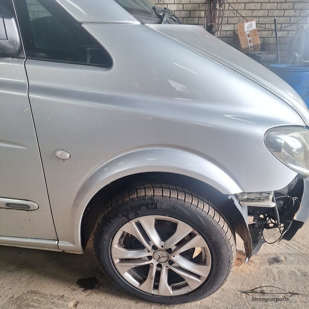 Voorscherm rechts Mercedes Vito W639 kleur 9744 kunststof, Gebruikt, -, Ophalen of Verzenden, Spatbord