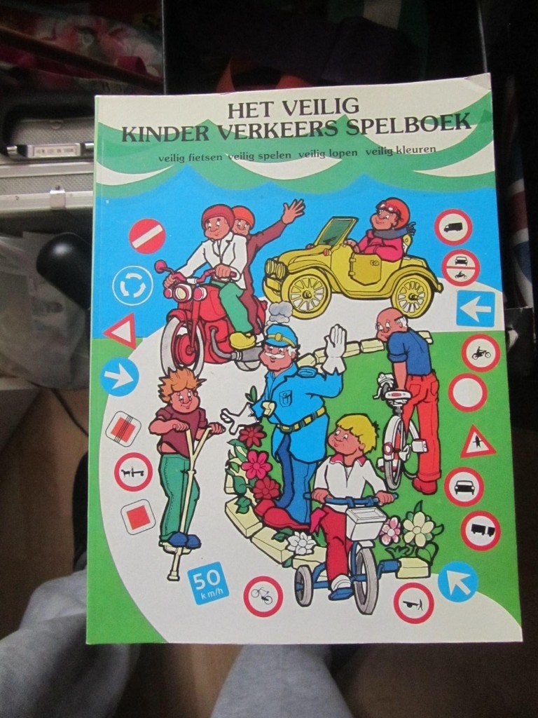KLEURBOEK 1984  niet gebruikt  retro / vintage, Ophalen of Verzenden, Overige typen
