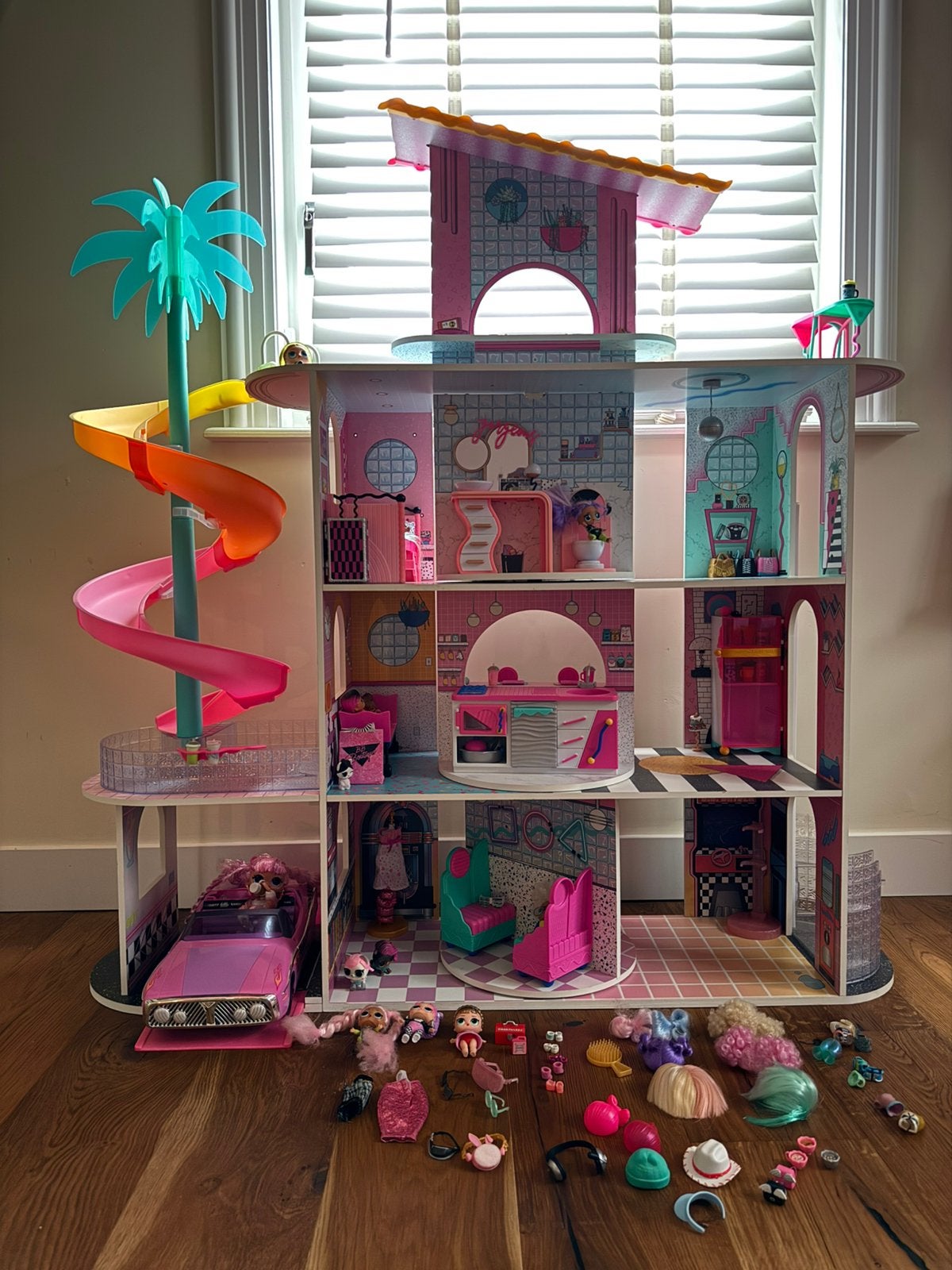 L.O.L. Surprise! OMG House met veel poppen & accessoires, Kinderen en Baby's, Ophalen, Zo goed als nieuw, Poppenhuis