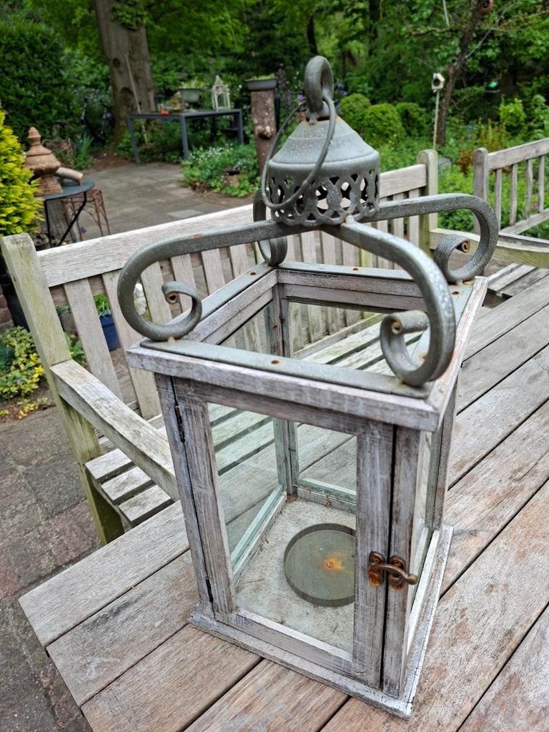 Rustieke houten lantaarn met metalen details, Ophalen of Verzenden