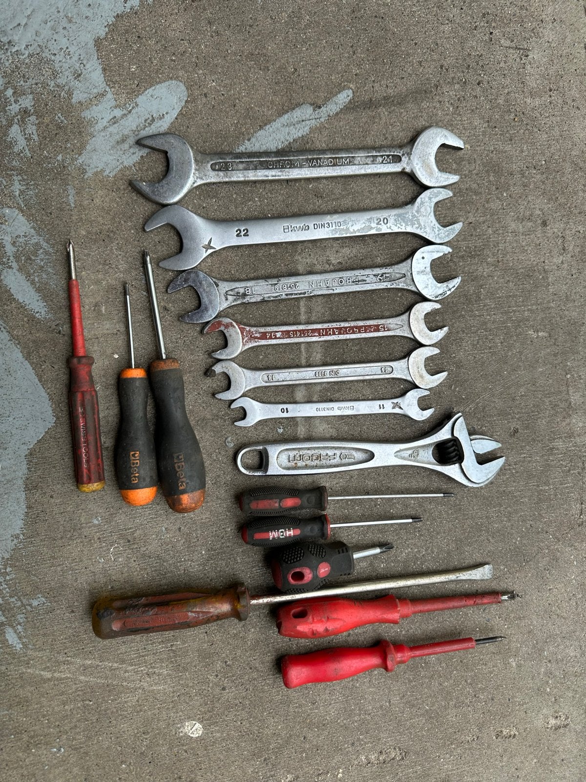 Grote set handgereedschap: sleutels, schroevendraaiers, Doe-het-zelf en Verbouw, Gereedschap | Handgereedschap, Ophalen of Verzenden