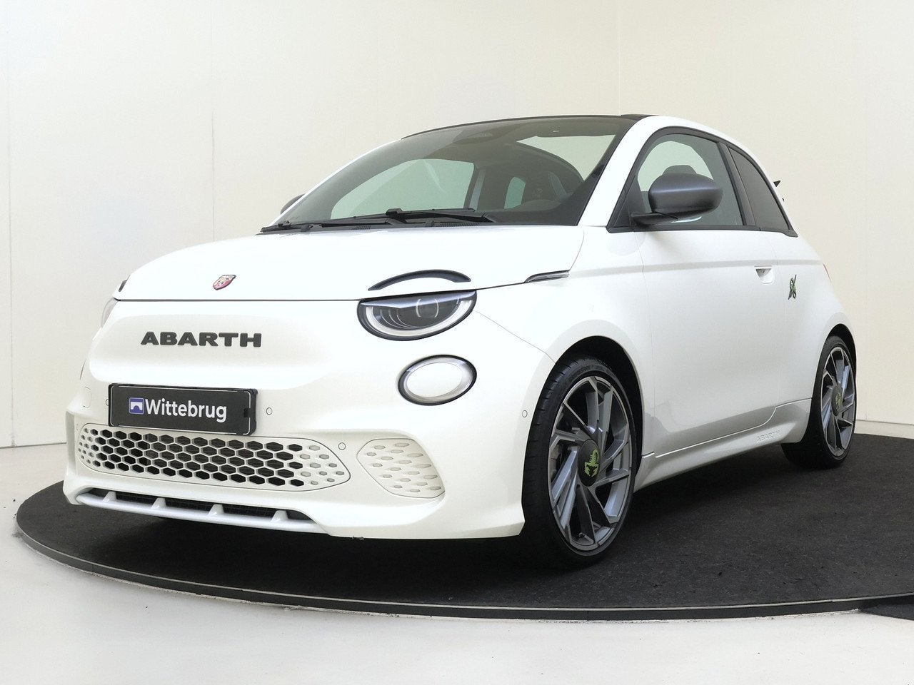 Fiat 500C Abarth Urban 42 kWh HELE GAVE CABRIO ! (bj 2025), Auto's, Fiat, Automaat, Gebruikt, Cabriolet, 4 stoelen