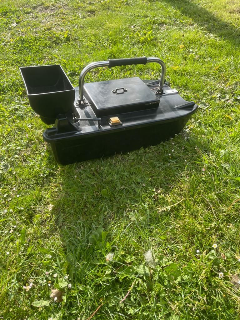 Baitliner voerboot met dieptemeter en fishfinder., Watersport en Boten, Ophalen of Verzenden, Zo goed als nieuw, Overige typen