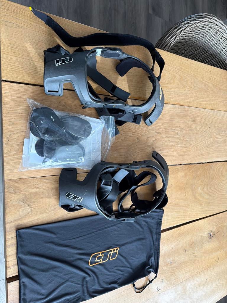CTi kniebraces - Set van 2 met accessoires, Ophalen of Verzenden, Zo goed als nieuw